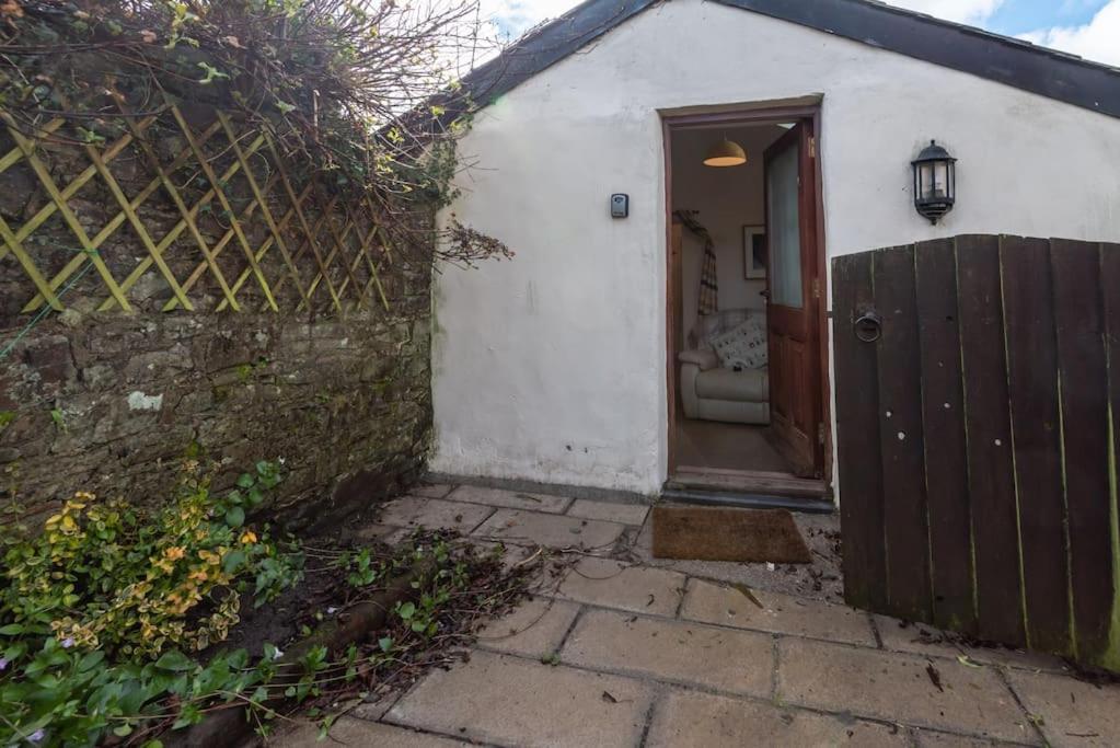 Coastal Cottage 'The Garden Cottage ' Hartland Exterior photo